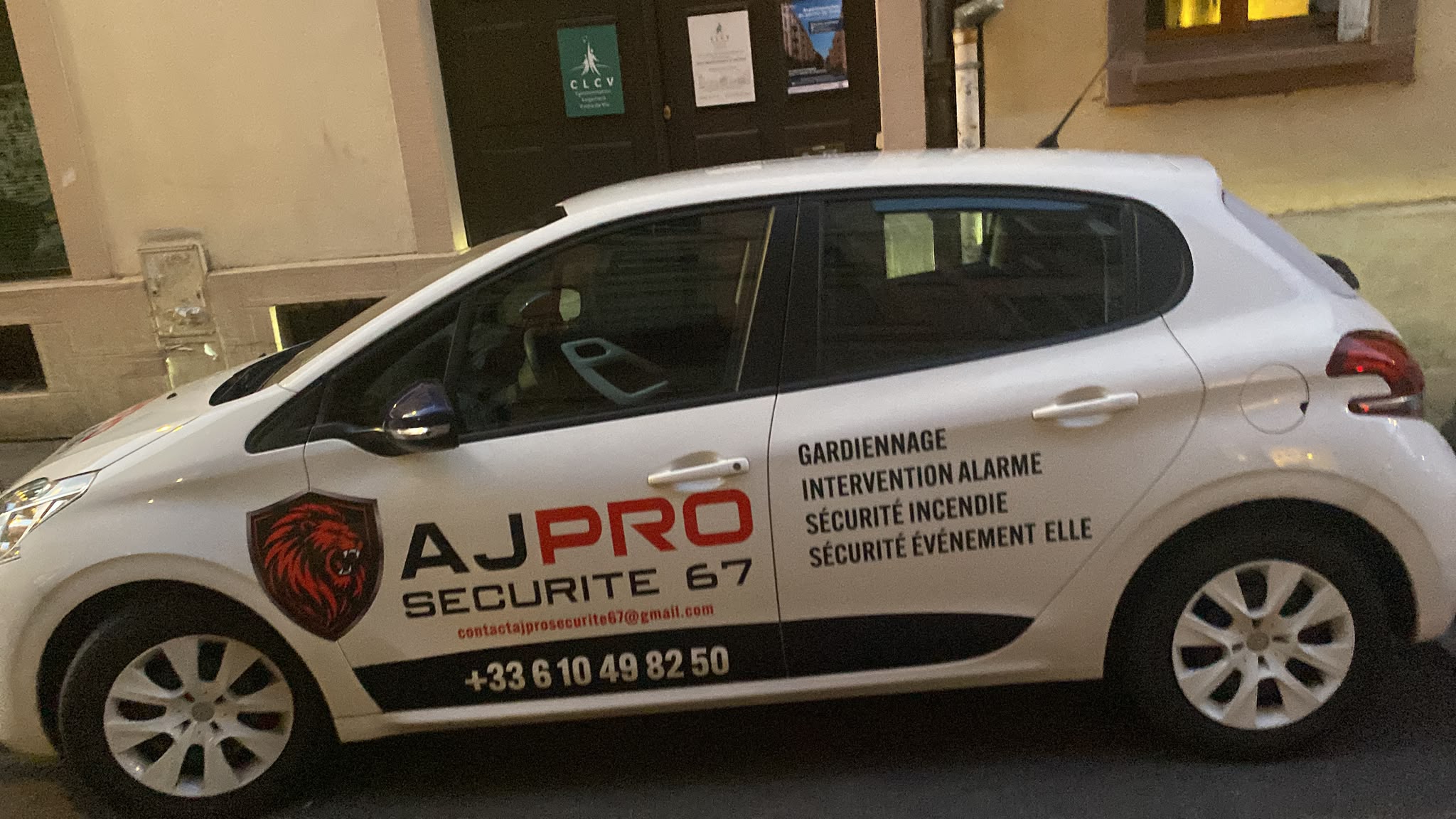 Véhicule AJPRO Sécurité67 à Strasbourg